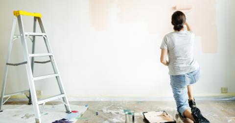 A woman home decorating